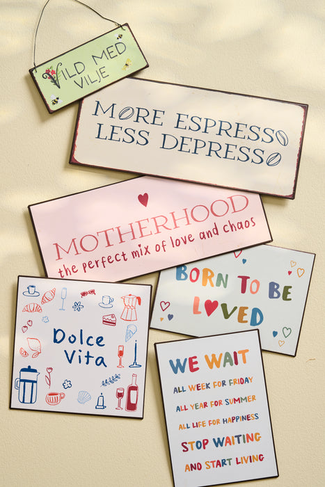 Targa Decorativa in Metallo 14x20 cm con Scritta “Born to Be Loved” Ib laursen