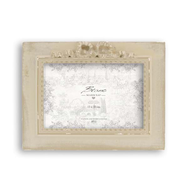 Portafoto rettangolare crema anticato con fiocco per foto 15 x 10 cm - Blanc Mariclò