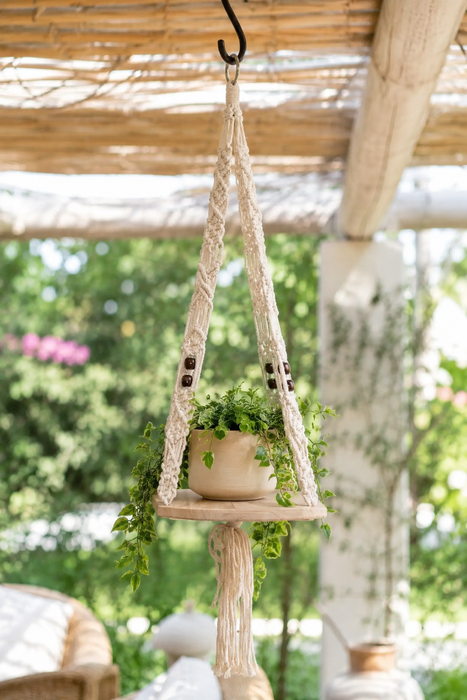 Portavaso Sospeso in Macramé con Ripiano in Legno