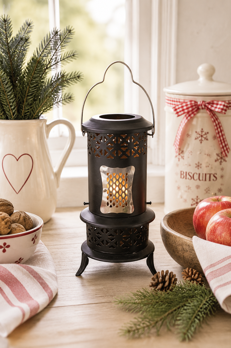 Portacandela a Forma di Mini Stufa in Ferro Nero – 13×23 cm