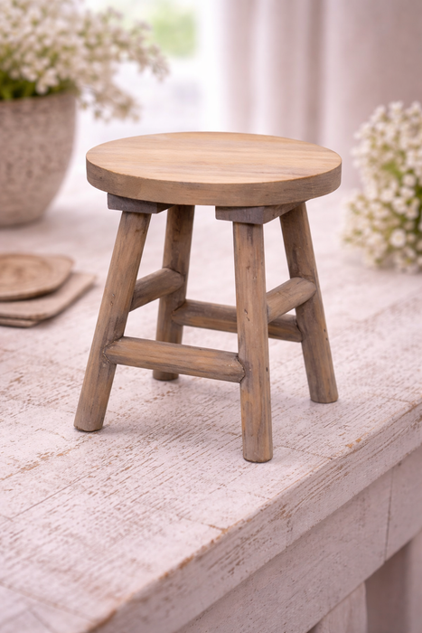 Sgabellino in legno riciclato