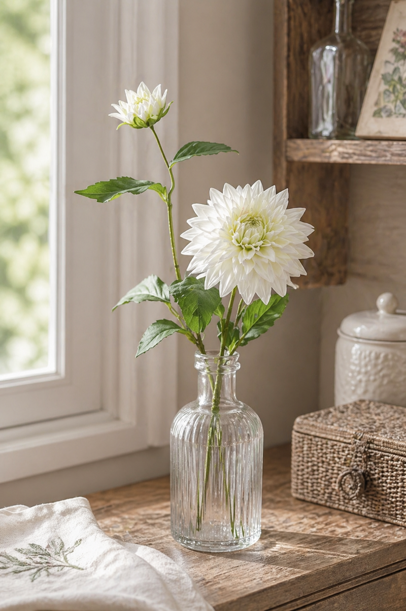 Dalia artificiale bianca