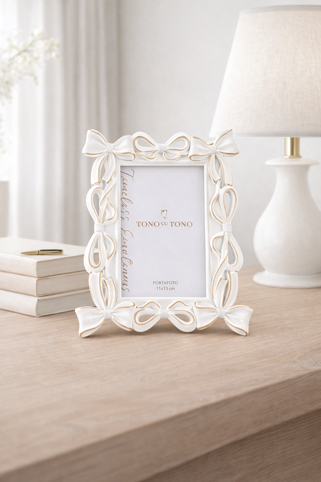 Cornice Decorativa con Fiocchi e Finiture Oro 16x21 cm