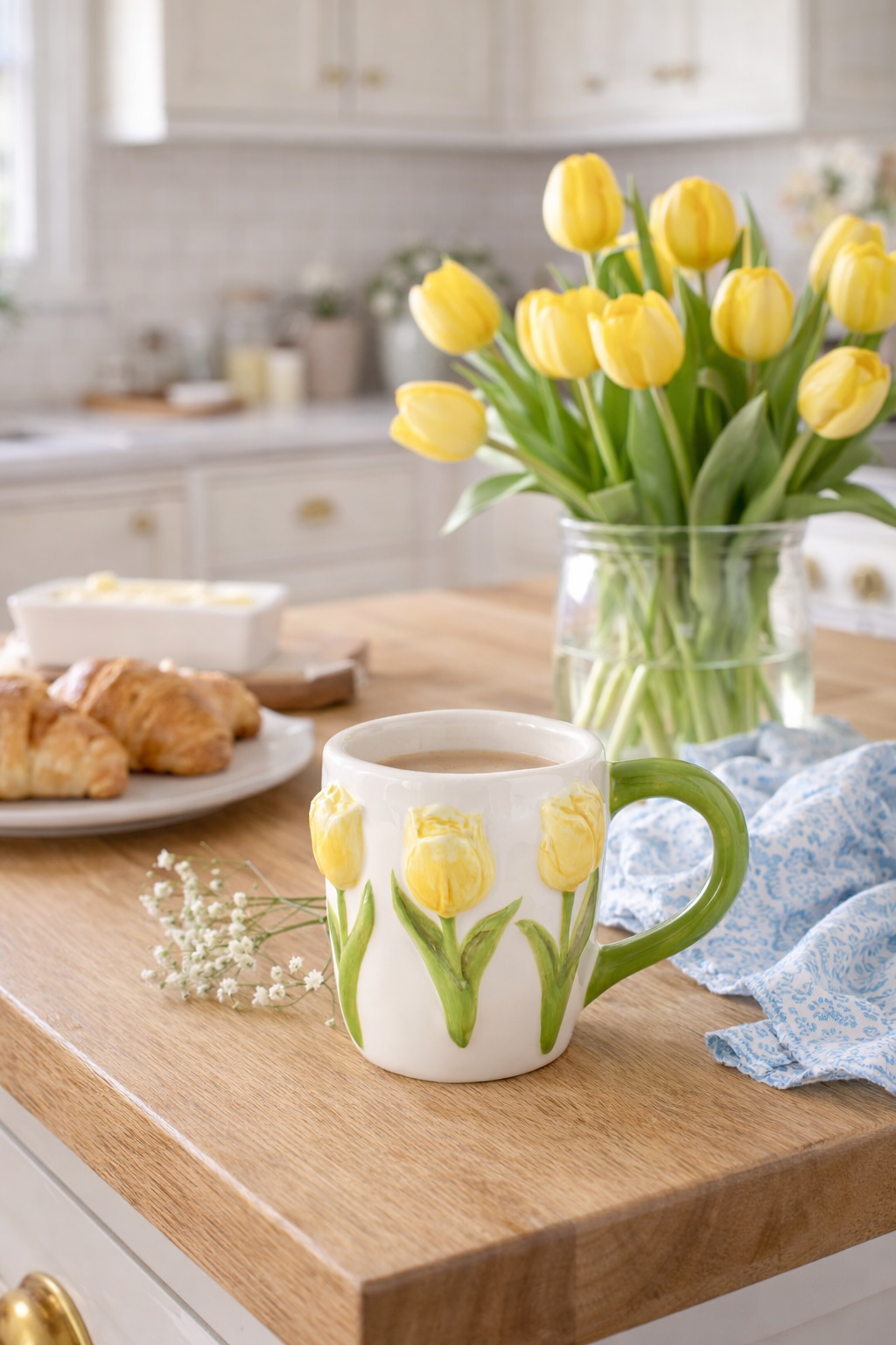 Tazza in Ceramica con Tulipani in Rilievo