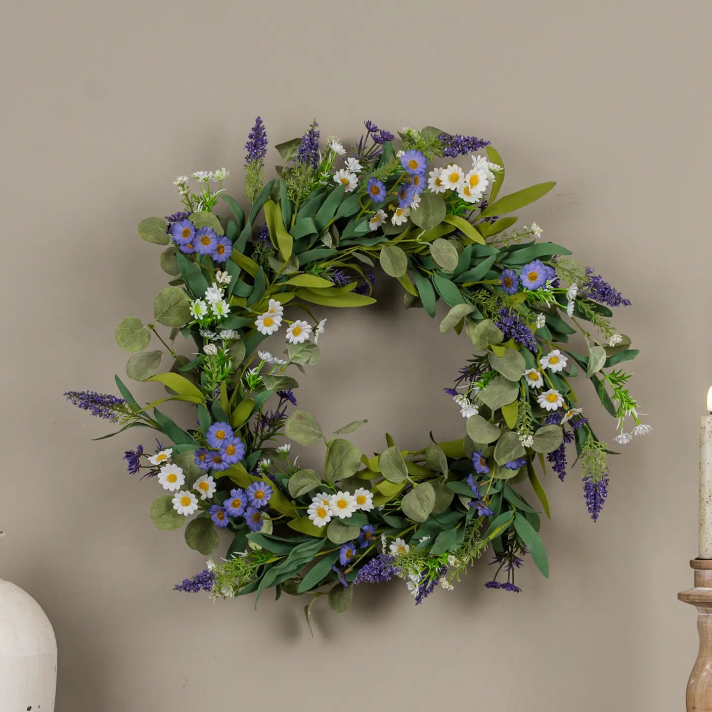 Ghirlanda Primaverile con Margheritine Viola e Bianche