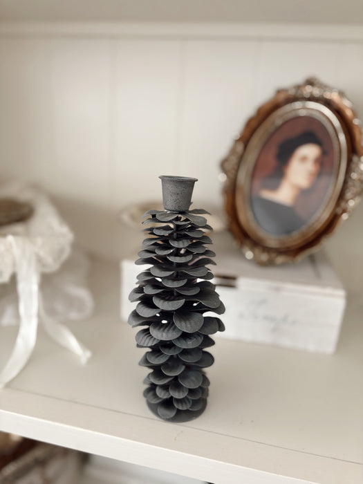 Candeliere in ferro grigio a forma di pigna h 18 cm Chic Antique