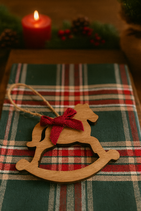 Cavallo a dondolo d'appendere in legno