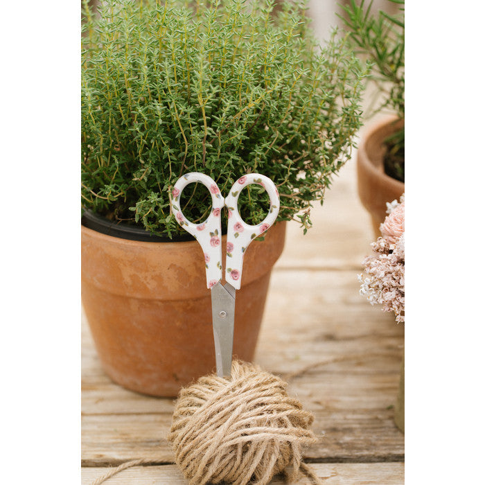 Scissors with flowers La Vie En Rose Clouds of Fabric