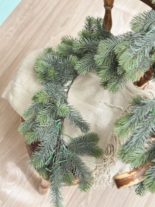 Ghirlanda natalizia con luci