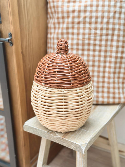 Acorn-shaped basket