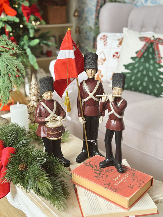 Orchestra Natalizia in Resina Dipinta a Mano – Chic Antique