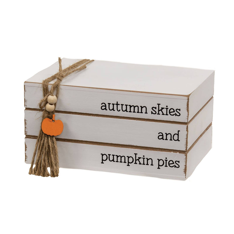 Autumn Skies and Pumpkin Pies Libri impilati in