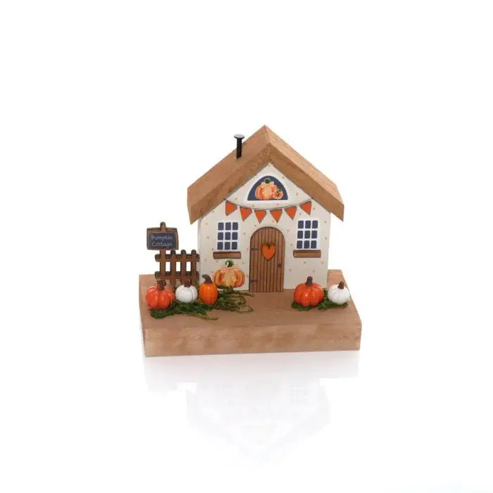 Casa Autunnale in Legno con Zucche – Pumpkin Cottage 11×10,5 cm