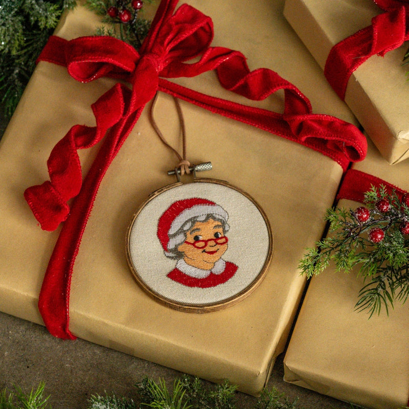 Decorazione Natalizia Mrs Claus Ricamata H 12,7 cm