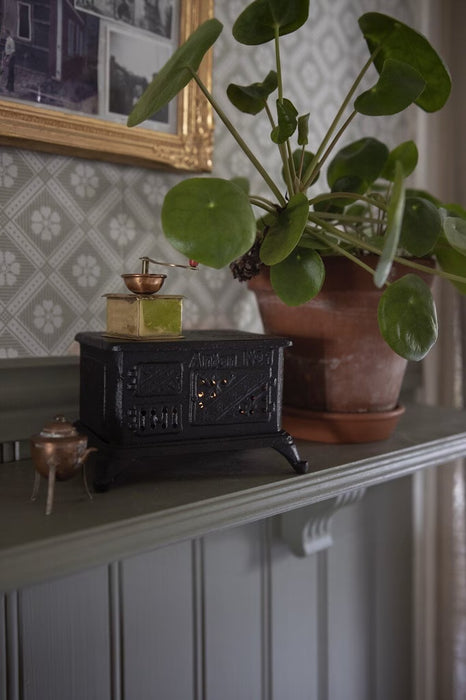 Scaldavivande Mini Stufa in Ghisa Nera a Forma di Cucina a Legna